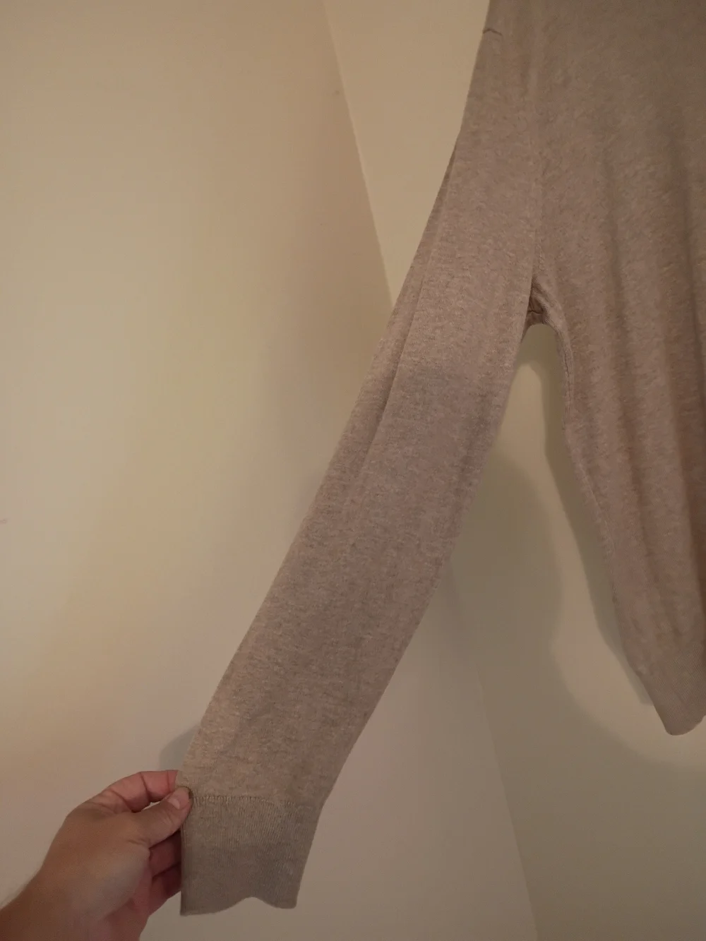 Banana Republic lightweight neck